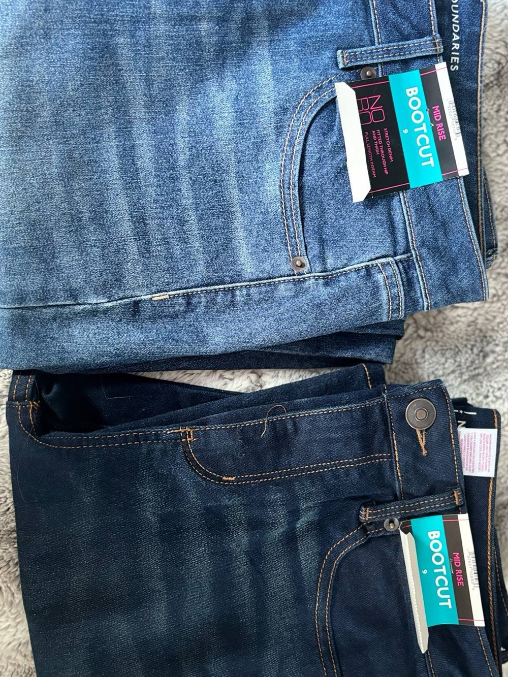 2 set Women’s Mid-Rise Bootcut Jeans in Light and Dark Blue - Classic Denim